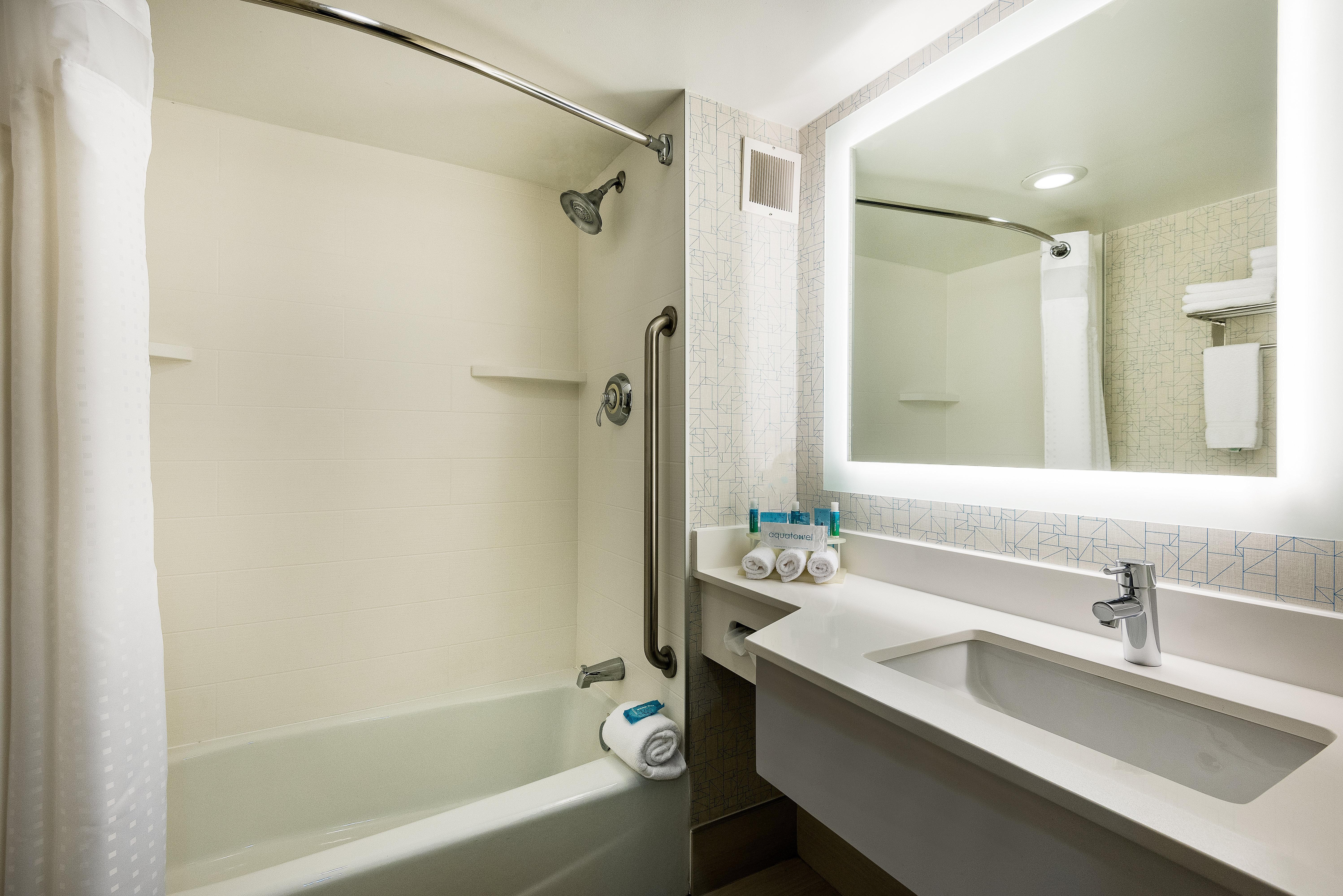 Hotel Country & By Radisson, Downtown New York Albany