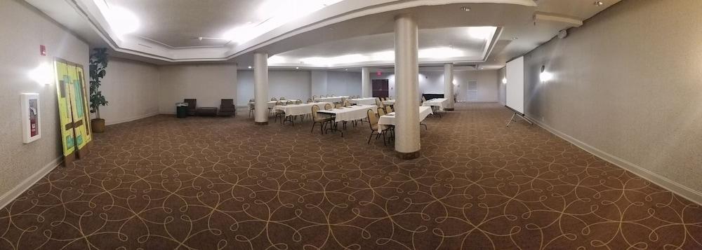Country & By Radisson, Downtown New York